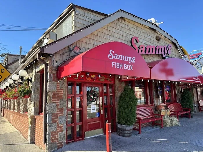 Sammy's Fish Box Picture 3