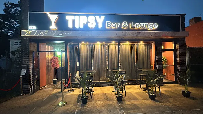 Tipsy Bar & Lounge Picture 2