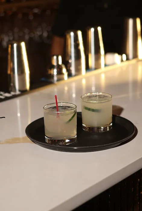 Tipsy Bar & Lounge Picture 7