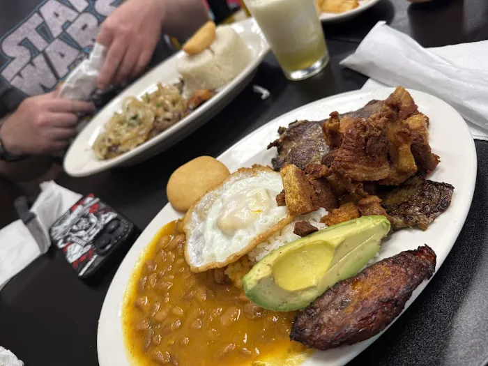Sabor Y Punto Colombian Restaurant Picture 5