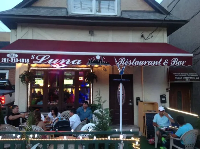 SLuna Restaurant and Bar Picture 2