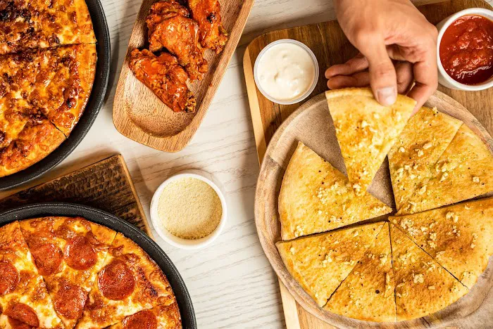 Singas Famous Pizza Picture 6