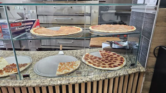 Wize Guys Pizzeria and Restaurant Picture 2