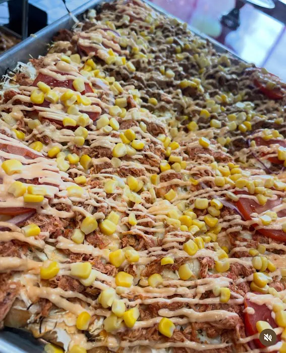 300 Slices Pizzeria Picture 9