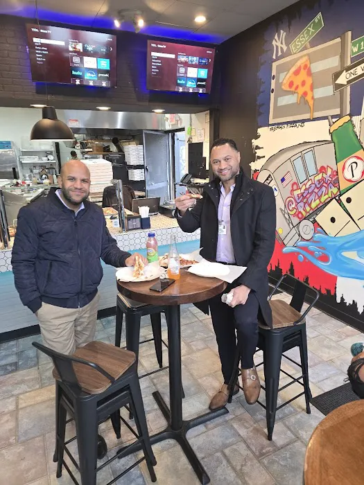 300 Slices Pizzeria Picture 4