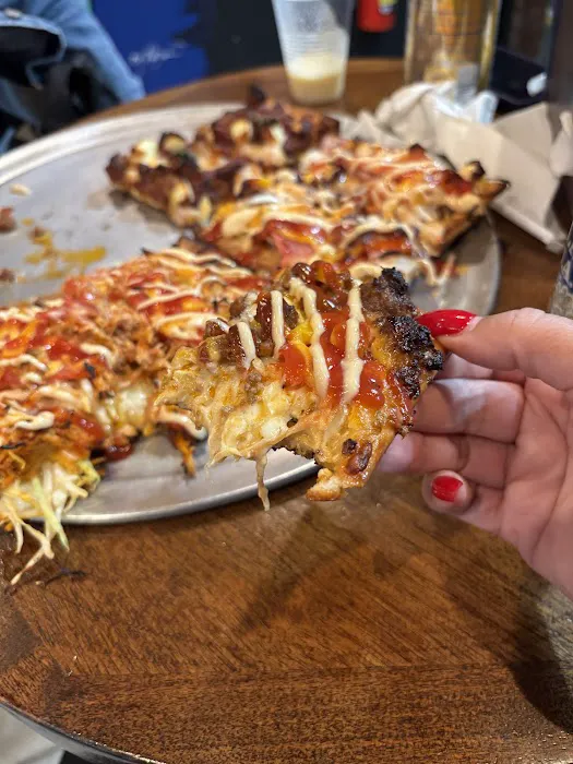 300 Slices Pizzeria Picture 6