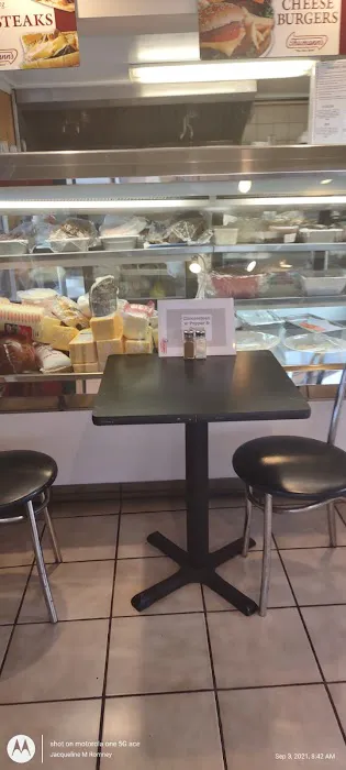 Danatoni Grill & Deli Picture 3