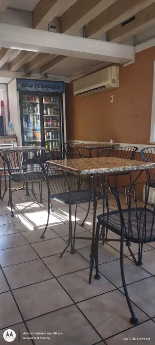 Danatoni Grill & Deli Picture 4