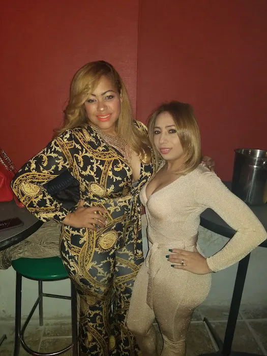 Alto Rango Lounge & Liquor Store Picture 3