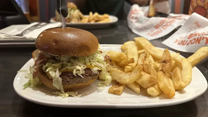 Red Robin Gourmet Burgers and Brews Picture 9