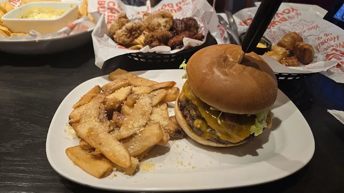 Red Robin Gourmet Burgers and Brews Picture 4