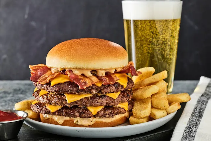 Red Robin Gourmet Burgers and Brews Picture 10