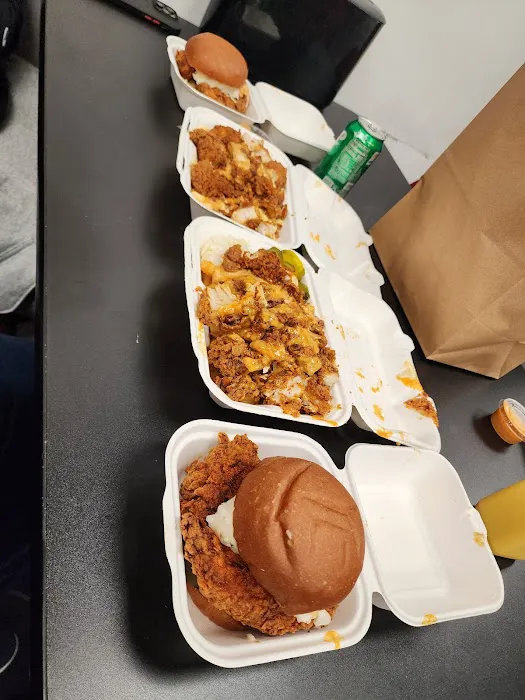 Fluffies Hot Chicken - Hackensack Picture 2