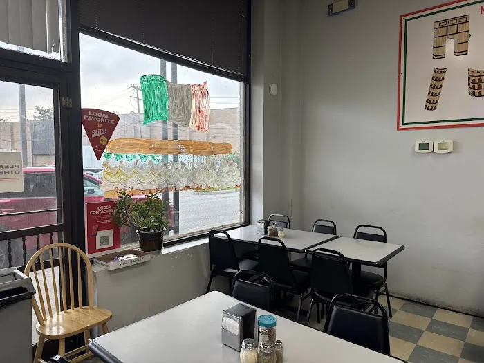 Neil's Pizzeria Picture 2