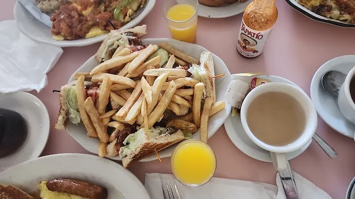 Charlie's Restaurant Picture 7