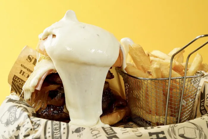 Monchy's Fast Food (West New York) Picture 3