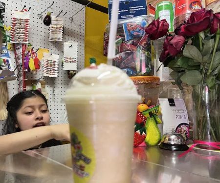 Piu00f1as Locas Poblanas Juice Bar Yasmin & Sisters