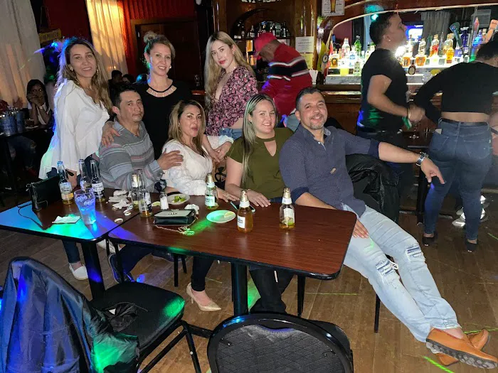 Los Compadres Lounge Picture 3