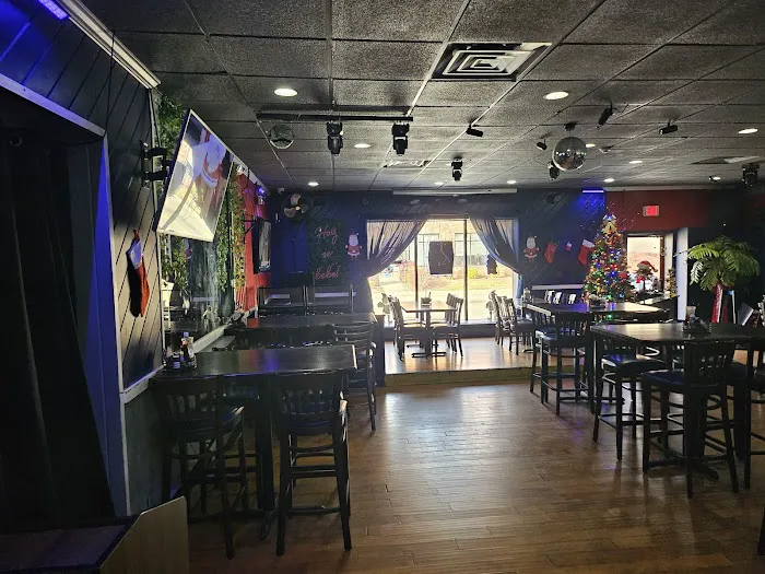 Nikki's Bar & Grill Picture 1