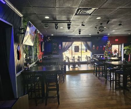 Nikki's Bar & Grill