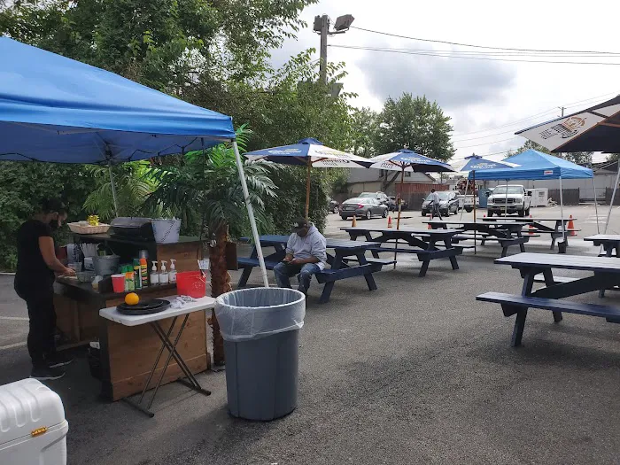 Nikki's Bar & Grill Picture 4