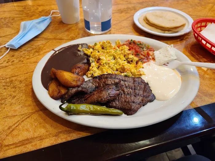 Alfaro's Restaurant 🇸🇻 Picture 7