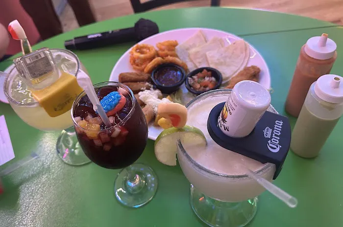 Al Chile (Al Toro) Mexican Bar Restaurant Picture 4