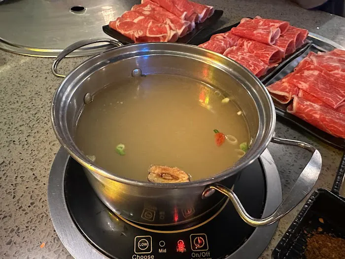 Meet Revolving Hotpot & Cajun Seafood Picture 4