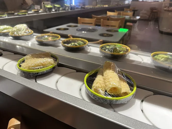 Meet Revolving Hotpot & Cajun Seafood Picture 2