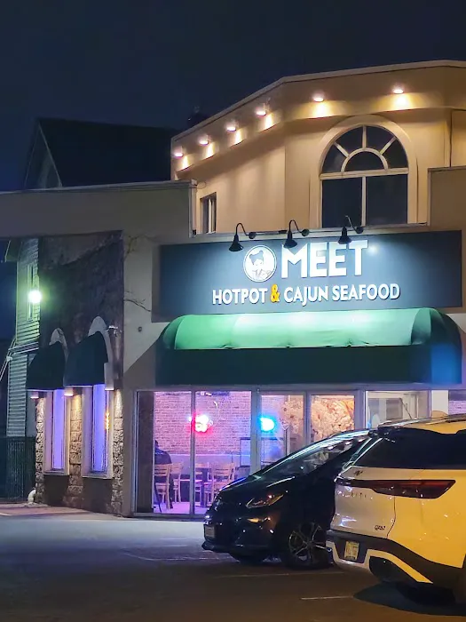 Meet Revolving Hotpot & Cajun Seafood Picture 1