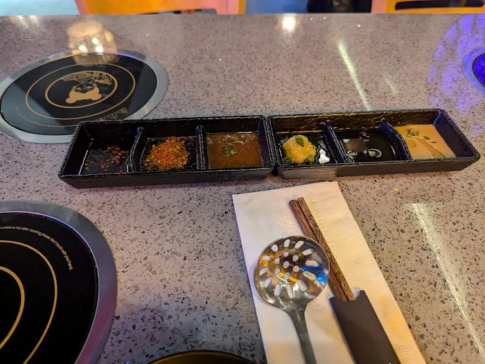 Meet Revolving Hotpot & Cajun Seafood Picture 7