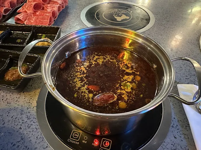 Meet Revolving Hotpot & Cajun Seafood Picture 9