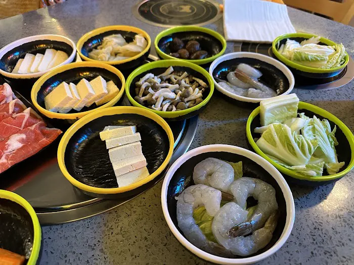 Meet Revolving Hotpot & Cajun Seafood Picture 10