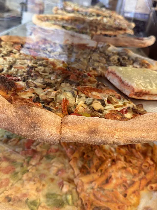 Plaza Pizza Picture 4