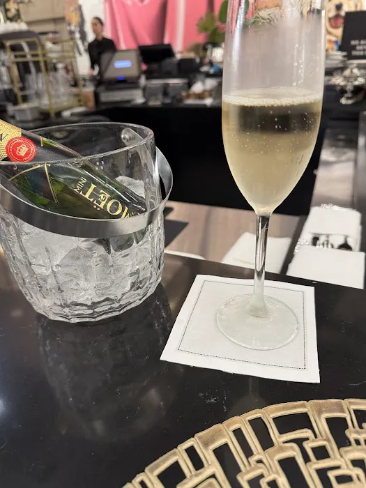 Isolla Bella Champagne Bar Picture 8
