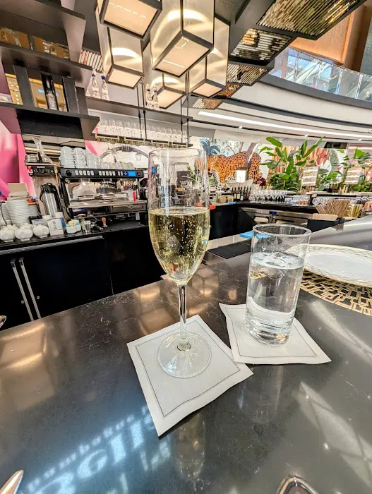 Isolla Bella Champagne Bar Picture 9