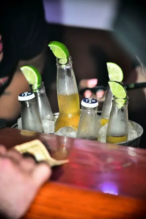 LOS CRISTALES SHOTS BAR Picture 9