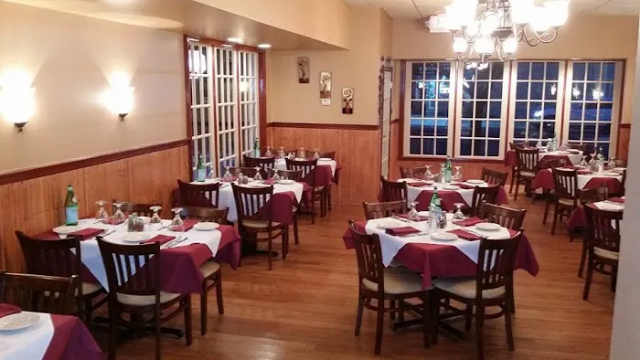 Lefty's Pizzeria and Restaurant Picture 7