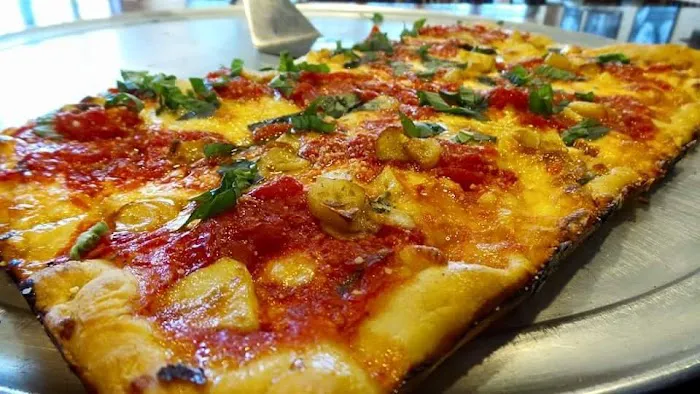 Lefty's Pizzeria and Restaurant Picture 9