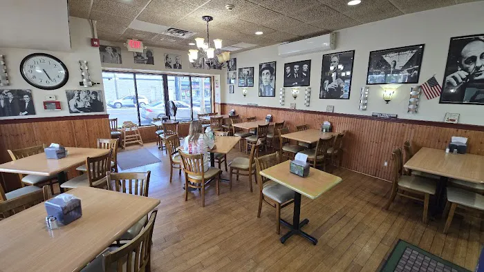 Lefty's Pizzeria and Restaurant Picture 4