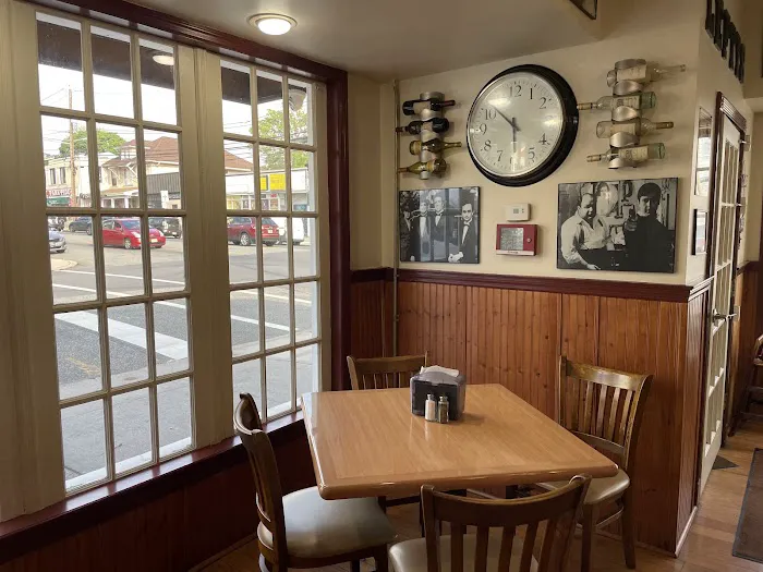 Lefty's Pizzeria and Restaurant Picture 10