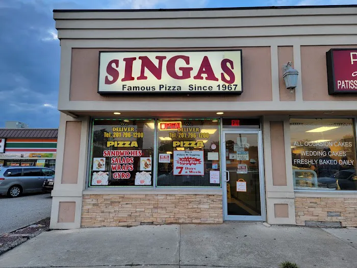 Singas Famous Pizza Picture 3