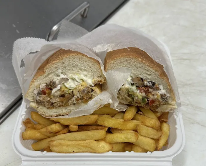 TeeCee’s Burgers, Wings & Shrimp (Halal) Picture 3