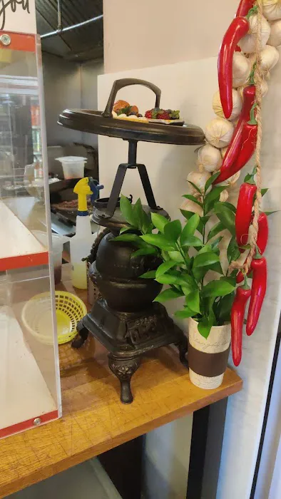 Uber Brunch Deli & Cafe Picture 3