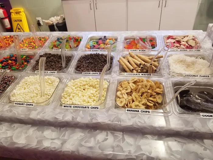 CUPS Frozen Yogurt Picture 1