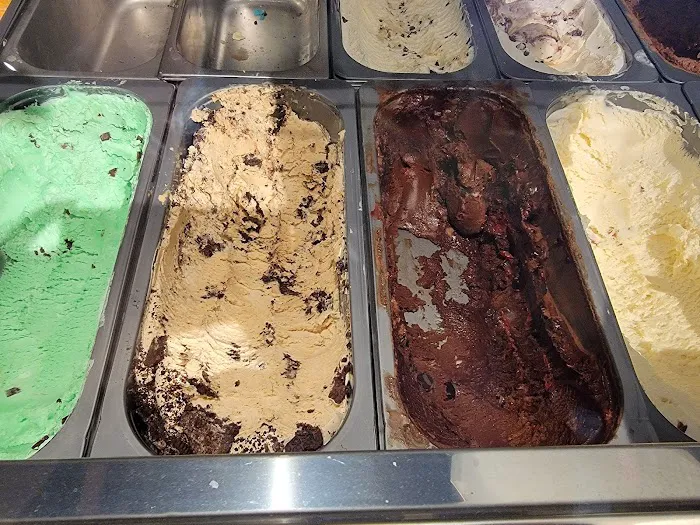 CUPS Frozen Yogurt Picture 2