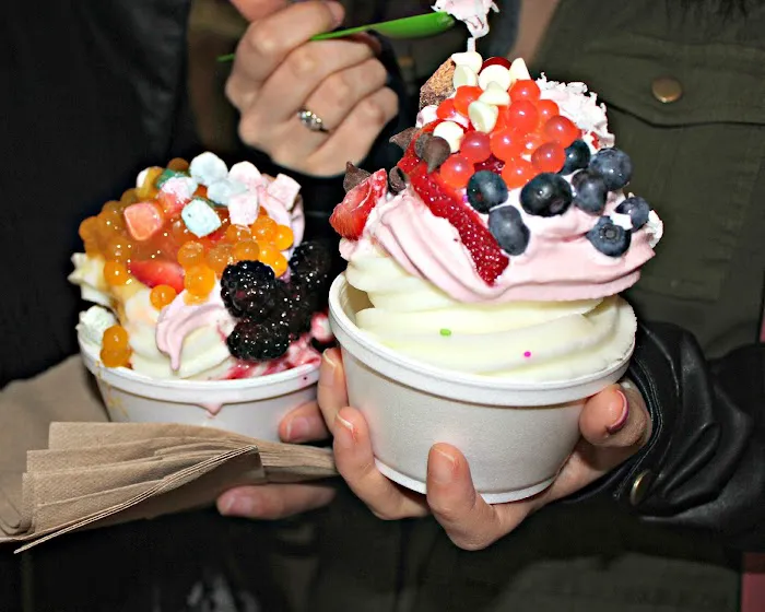CUPS Frozen Yogurt Picture 8