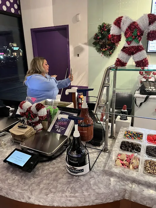 CUPS Frozen Yogurt Picture 10