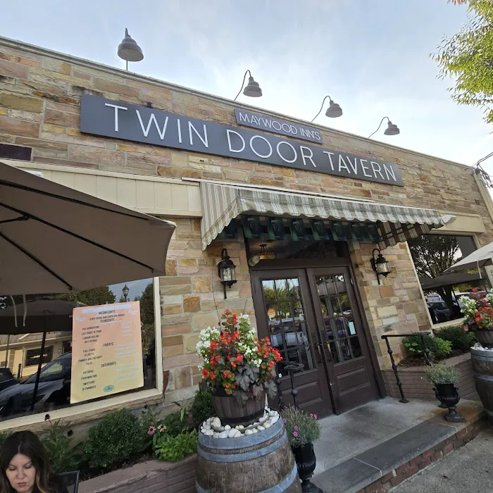 Twin Door Tavern Picture 6