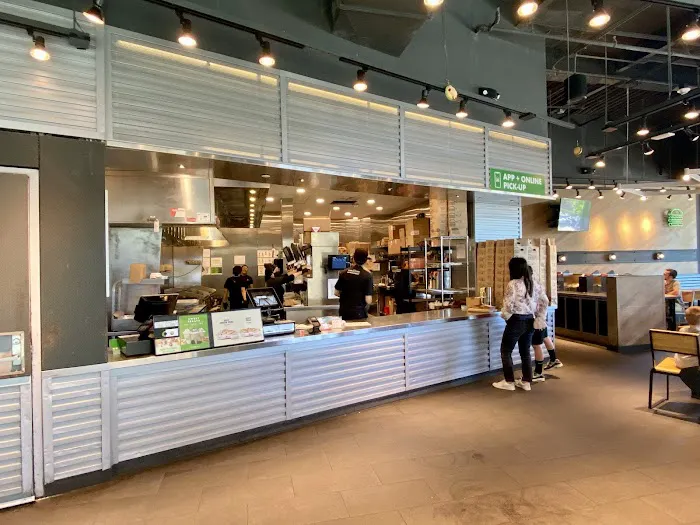 Shake Shack Garden State Plaza Picture 9